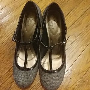 Dexflex shoe size 12 black/white side buckle